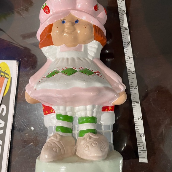 1982 Ceramic Strawberry Shortcake! - Picture 5 of 5
